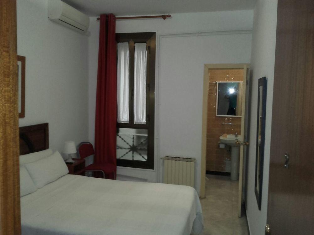 ברצלונה Hostal Absolut Centro מראה חיצוני תמונה
